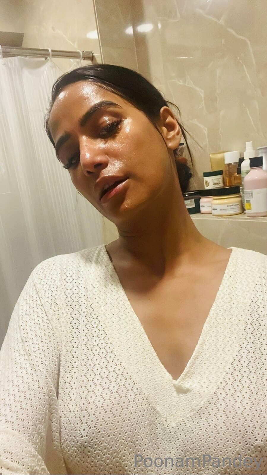 Mobile-first vertical capture for socials